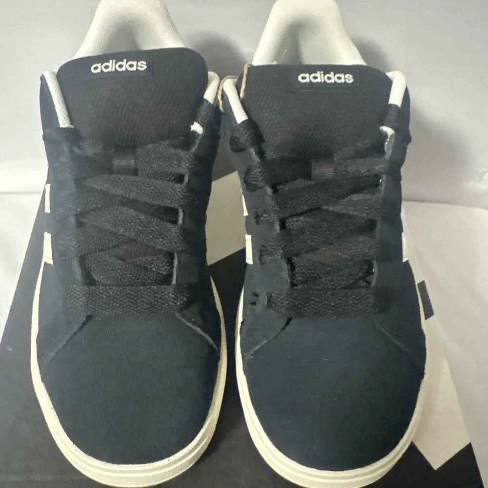 Grand Court 00sK Size 4 JH6178